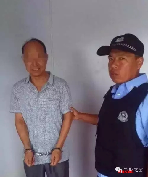 8月9日6時(shí)許，邯鄲大名鋪上高速口檢查站執(zhí)勤民警對一輛白色捷達(dá)車進(jìn)行安檢時(shí)，車上一名男乘客自稱忘帶身份證，民警遂讓該男子提供其身份證號。經(jīng)核查，該男子為許某良，系涉嫌保險(xiǎn)詐騙網(wǎng)上逃犯。該許于5月31日，騙取國家養(yǎng)老保險(xiǎn)金12萬余元，被魏縣公安局網(wǎng)上追逃。