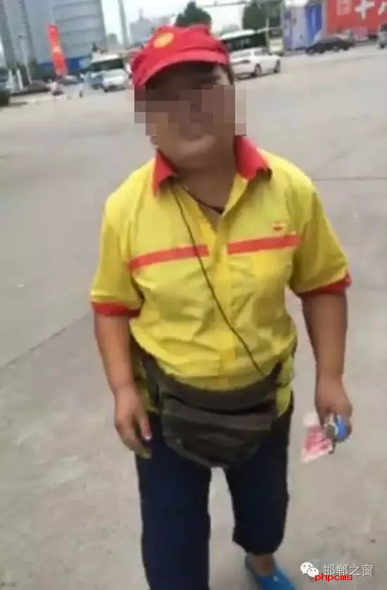 8月11日，一則內(nèi)容為“邯鄲一加油站‘缺斤短兩’”的視頻引起社會廣泛關(guān)注。記者從涉事的聯(lián)潤美迪加油站證實(shí)確有此“糾紛”，對此，轄區(qū)復(fù)興公安勝利橋派出所已介入調(diào)查，同時(shí)，復(fù)興區(qū)市場監(jiān)督局回應(yīng)已封存涉事加油機(jī)，將對其進(jìn)行計(jì)量檢定。